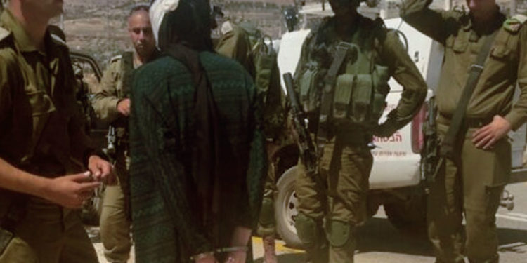 رات گئے صیہونی فوج کے چھاپے دو خواتین سمیت 5فلسطینی باشندے اغواء