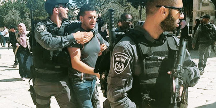 یہودیوں کو مسجد کی بے حرمتی سے روکنے پر مسجد اقصیٰ کا  محافظ گرفتار