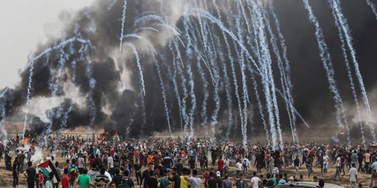 غزہ:حق واپسی مارچ پر صیہونی فوج کی فائرنگ، ایک فلسطینی شہید97 زخمی