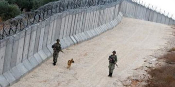 صیہونی فوج کی فلسطینی نوجوان پر فائرنگ ، تشویشناک حالت میں اسپتال منتقل