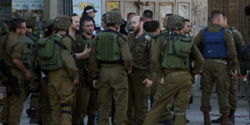 صیہونی فوج کاکریک ڈاؤن، سیاستدانوں سمیت درجنوں فلسطینی گرفتار