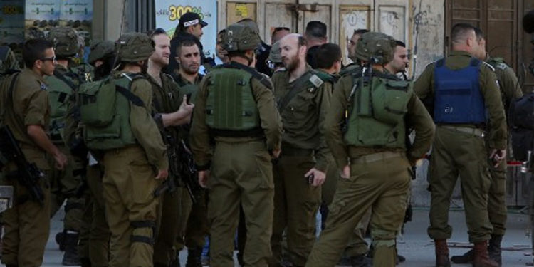 صیہونی فوج کاکریک ڈاؤن، سیاستدانوں سمیت درجنوں فلسطینی گرفتار