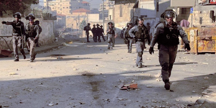 چھ فلسطینی نوجوانوں کو گھر میں نظر بندی کی سزا