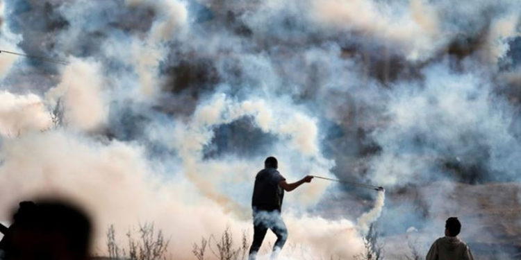 صیہونی فوج کی مظاہرین پر فائرنگ 10بچوں سمیت درجنوں زخمی