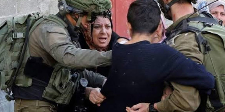 گزشتہ ماہ اسرائیلی فوج نے خواتین اور بچوں سمیت 360 فلسطینیوں کو قیدکیا