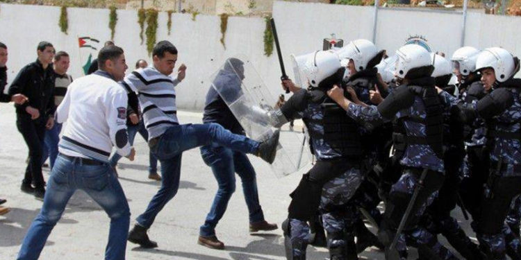 فلسطین اتھارٹی شہریوں کے بنیادی انسانی حقوق کی پامالی کررہی ہے، مبصرین