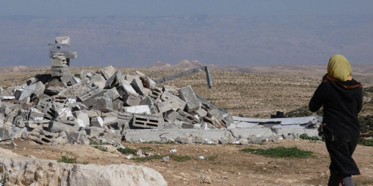 اسرائیلی فوج نے فلسطینیون کے پانی کے ٹینکوں کو مسمار کردیا