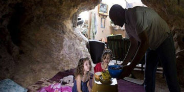 سیکڑوں فلسطینی خاندان غاروں میں پناہ لینے پر مجبور