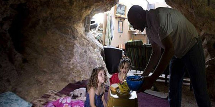 سیکڑوں فلسطینی خاندان غاروں میں پناہ لینے پر مجبور