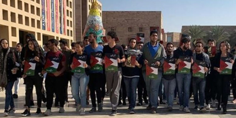 امریکی سفارتکاروں کے سامنے اسرائیل مردہ آباد کے نعرے