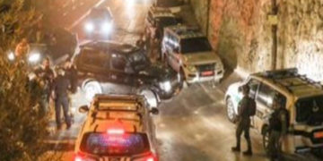 صیہونی فوج کی فلسطینیوں کےگھروں پر آنسو گیس کی شیلنگ