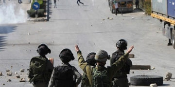 صیہونی فوج کا فلسطینی مظاہرین پر زہریلی گیس سے حملہ، متعدد بے ہوش