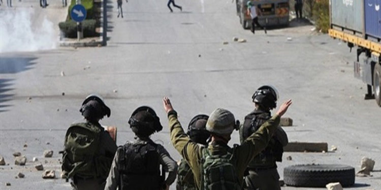 صیہونی فوج کا فلسطینی مظاہرین پر زہریلی گیس سے حملہ، متعدد بے ہوش