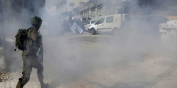 صیہونی فوج کا الخلیل کی مسجد پر حملہ ،جھڑپوں میں متعدد فلسطینی زخمی