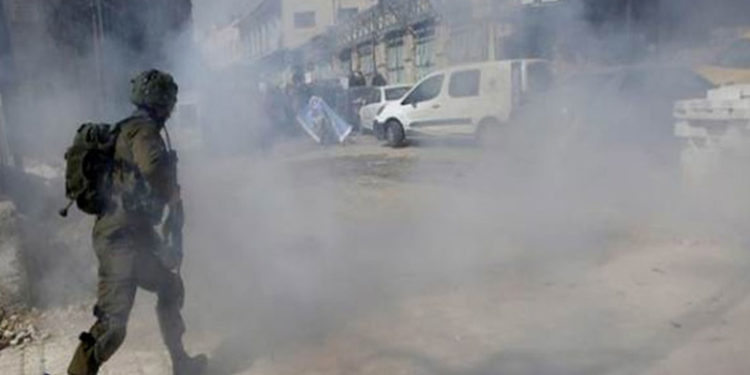 صیہونی فوج کا الخلیل کی مسجد پر حملہ ،جھڑپوں میں متعدد فلسطینی زخمی