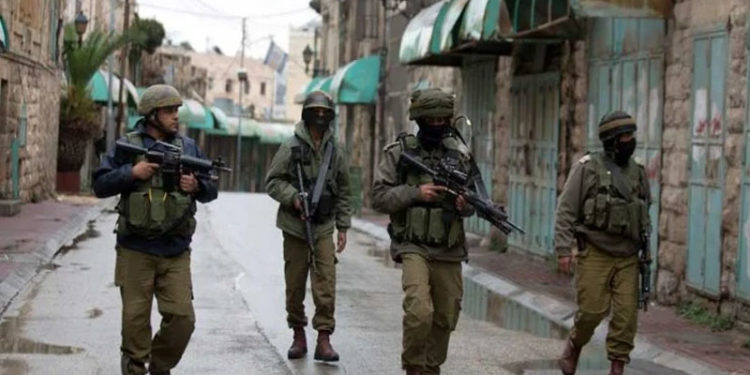 صیہونی فوج کے چھاپے، طالبہ سمیت 12 فلسطینی گرفتار