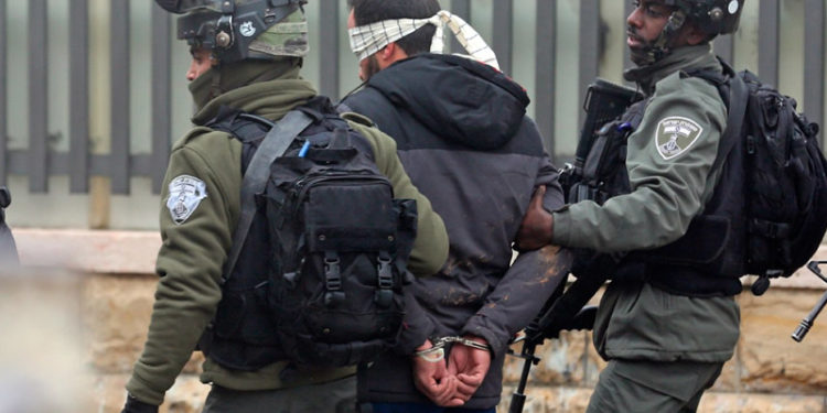 قابض فوج کے چھاپے،خواتین سمیت متعدد فلسطینی گرفتار