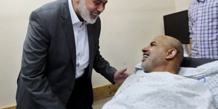 اسماعیل ھنیہ کی ترکی میں زیرعلاج فلسطینی مریضوں کی عیادت