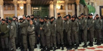 قابض فوج کا تاریخی مسجد ابراہیمی پرحملہ ،جوتوں سمیت گھس کر بے حرمتی کی