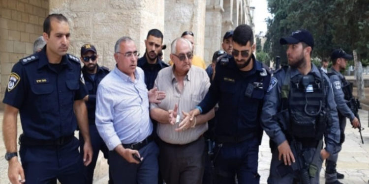 صیہونی پولیس کا مسجد اقصیٰ پردھاوا، دو عہدیداران سمیت 10 گرفتار