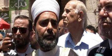 بہ جماعت نمازکی ادائیگی: مسجد اقصیٰ کے ڈائریکٹر گرفتار