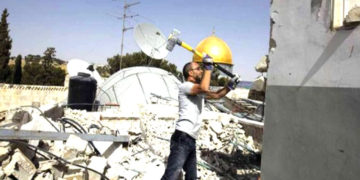 صیہونی ریاست کے مظالم، فلسطینی اپنا ہی گھر مسمار کرنے پر مجبور