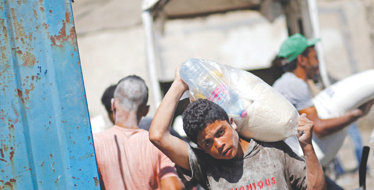 غزہ کے اسکول امدادی سامان کی تقسیم  کےمراکز میں تبدیل