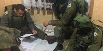 صیہونی فوجیوں کی فلسطینیوں کے گھروں میں لوٹ مار، خطیر رقم لوٹ لی 