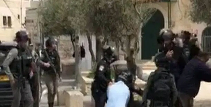 صیہونی پولیس کافلسطینی نمازیوں پر حملہ، متعدد گرفتار