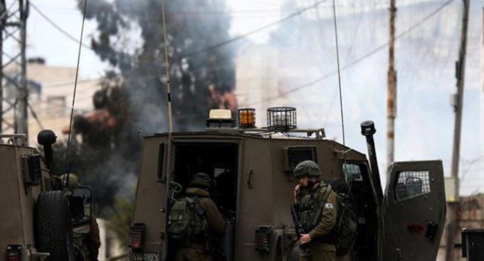 صیہونی فوج کی فلسطینی آبادی پر آنسو گیس کی شیلنگ