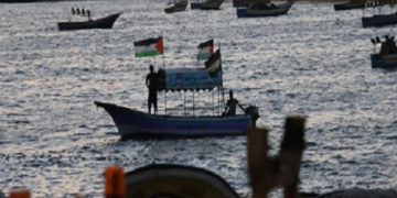 صیہونی فوج کی فلسطینی ماہی گیروں پر فائرنگ، کشتیاں تباہ