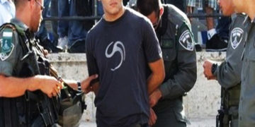 صیہونی پولیس نے چار فلسطینیوں کو سرعام تشددکے بعد گرفتارکرلیا