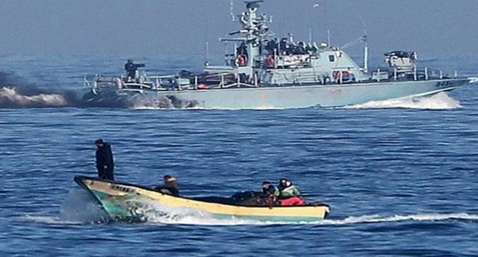 صیہونی فوج کی فلسطینی ماہی گیروں پر فائرنگ ،کشتیاں تباہ