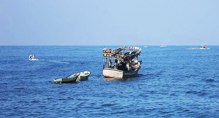 صیہونی فوج کی فلسطینی ماہی گیروں پر فائرنگ، ایک کشتی تباہ