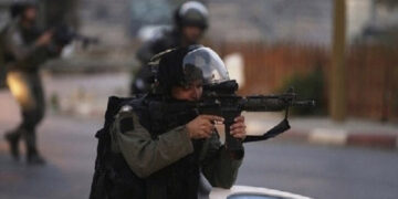 رام اللہ: صہیونی فوج کی فائرنگ  سے فلسطینی نوجوان شدید زخمی