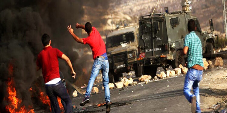 قابض صہیونی پولیس اورفوج کی العیسویہ سمیت کئی علاقوں میں دہشت گردی