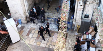 صہیونی پولیس کی مسجد اقصیٰ کے دروازےپر فلسطینیوں پر تشدد اور گرفتاریاں  