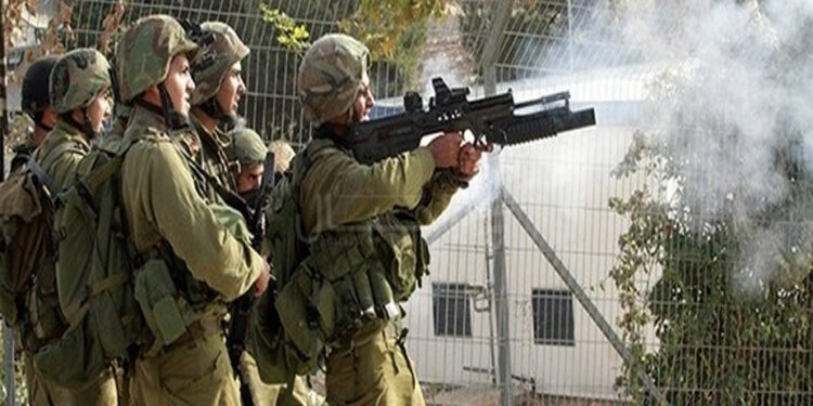 صہیونی فوج کا نہتےفلسطینیوں پر تشدداور آنسو گیس کے حملے