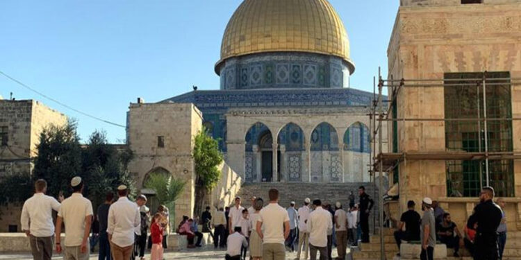 شرپسند صہیونی آبادکاروں کے قبلہ اول پر دھاوے، مقدس مقامات کی بےحرمتی کا سلسلہ جاری