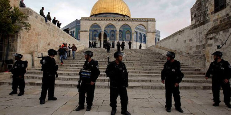 صہیونی پولیس نے اسلامی اوقاف کے مدیر کو گرفتار کرلیا