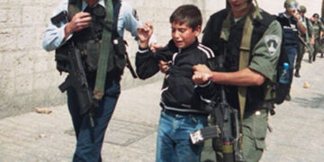 صہیونی فوج نے خاتون سمیت25 فلسطینیوں کو گھروں سے اغواکرلیا