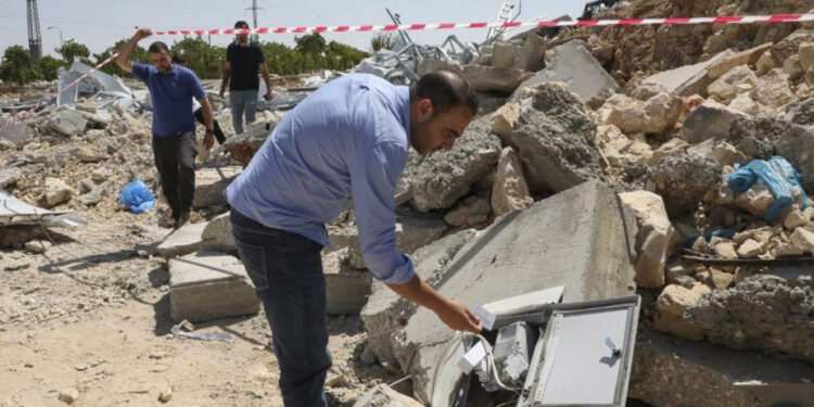 صیہونی فوج نے فلسطینی کورونا ٹیسٹنگ مرکز مسمار کردیا