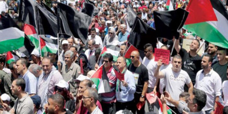 غرب اردن کے الحا ق کے خلاف ہزاروں فلسطینیوں کا احتجاجی مظاہرہ
