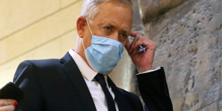 بینی گینٹز کورونا کا شکار افراد سے ملاقات کے بعد قرنطینہ میں چلے گئے