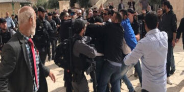 قابض فوج کی نگرانی میں صہیونیوں کے ہاتھوں مسجد اقصیٰ کی بے حرمتی