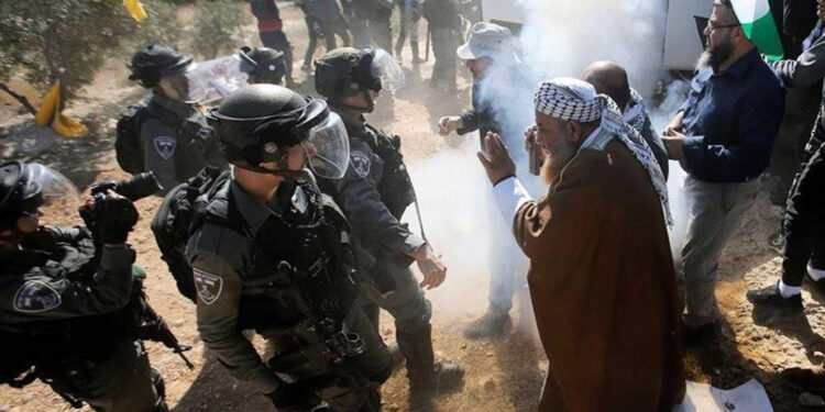 صیہونی فوج کی فلسطینیوں پر فائرنگ، دو زخمی