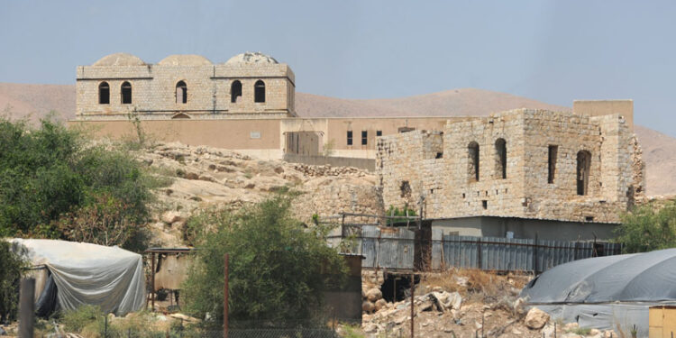 صیہونی فوج  نے فلسطینیو ں کے پانی کے تالابوں کو تباہ کردیا