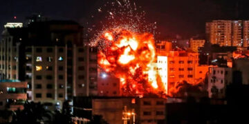 رات گئے غزہ پر صیہونی فوج کی ایک بار پھر بمباری