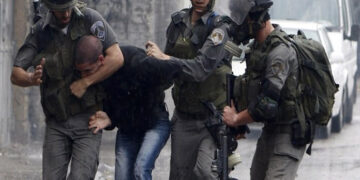 مسجد اقصیٰ میں نماز کی ادائیگی، صیہونی فوج نے فلسطینیوں کو نظر بند کردیا