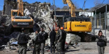 قابض فوج نے طوالکرم میں ایک شادی ہال کو مسمار کردیا